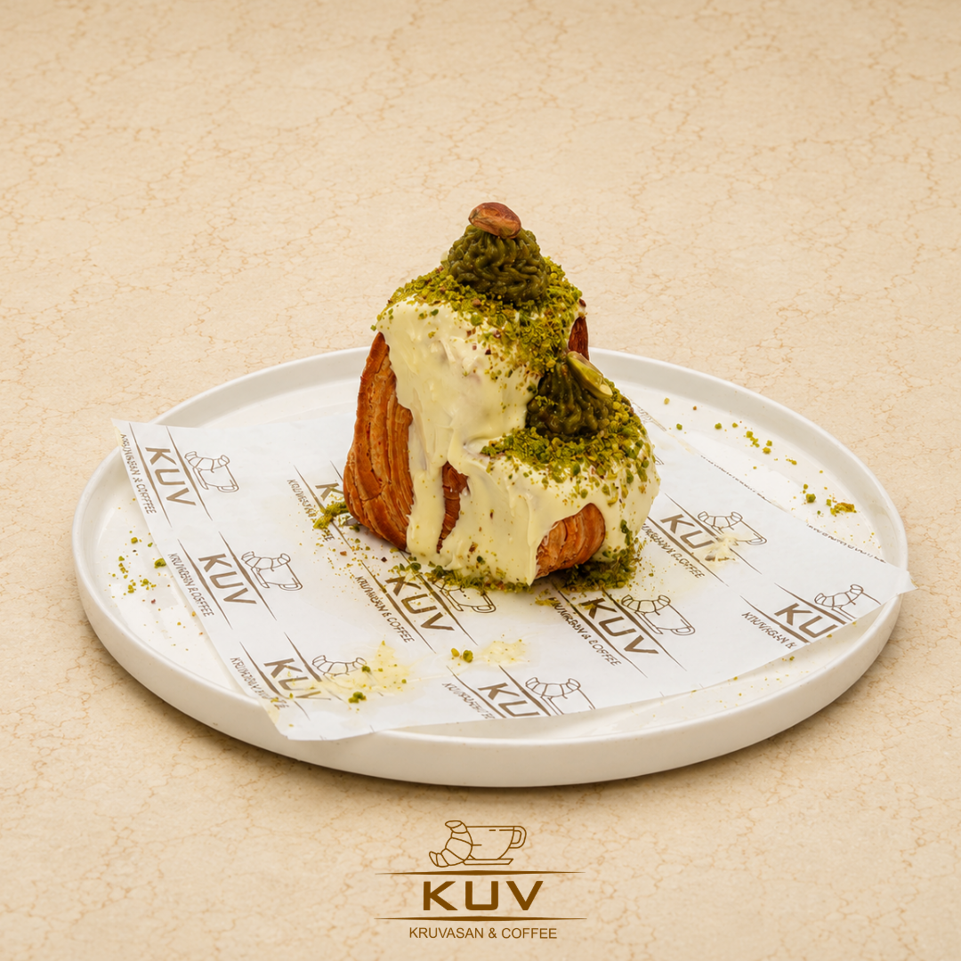 ANTEP FISTIKLI KALPLİ KRUVASAN