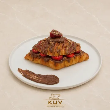 ÇİLEKLİ KİTKATLI KRUVASAN