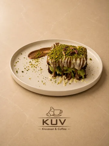 ANTEP FISTIKLI DONDURMALI BELÇİKA BROWNİE