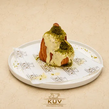 ANTEP FISTIKLI KALPLİ KRUVASAN