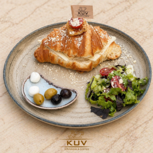 3 PEYNİRLİ KRUVASAN