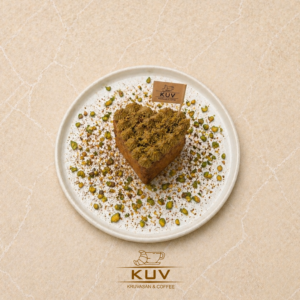 ANTEP FISTIKLI KALPLİ KRUVASAN