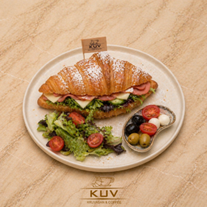 AKDENİZ SALATALI KRUVASAN